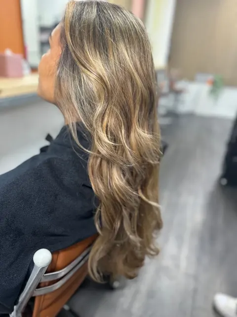 Long blonde curls at the salon